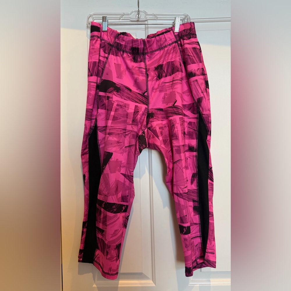 LANE BRYANT Livi Active Vibrant Pink Black Capri Leggings 18/20 Great Condition